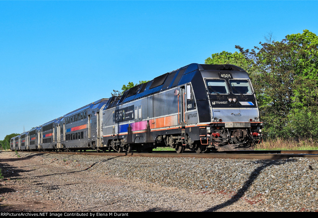 NJT 4501 on a westbound X train